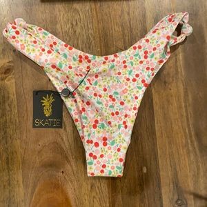 Skatie Carmel Suzanne bottom